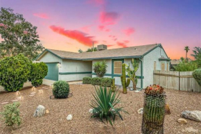 Comfy 2BD-2BA Casa Palmera, Near Park w Pools in Tucson, Low Summer Rates!!